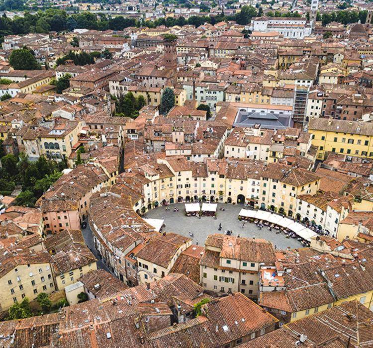 Dimora Leonardo. Centro Storico. Apartment Lucca